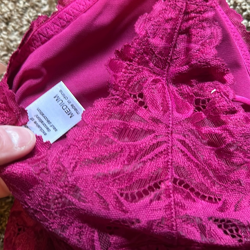 MAURICES Vintage Lace Criss Cross Bralette: RASPBERRY: NEW WITH TAGS: SZ MEDIUM - Picture 4 of 4